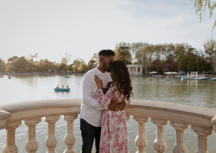 lovely marriage proposal at the retiro park in madrid